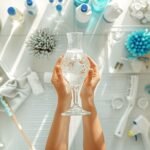 Comment nettoyer une carafe à vin : astuces et méthodes efficaces