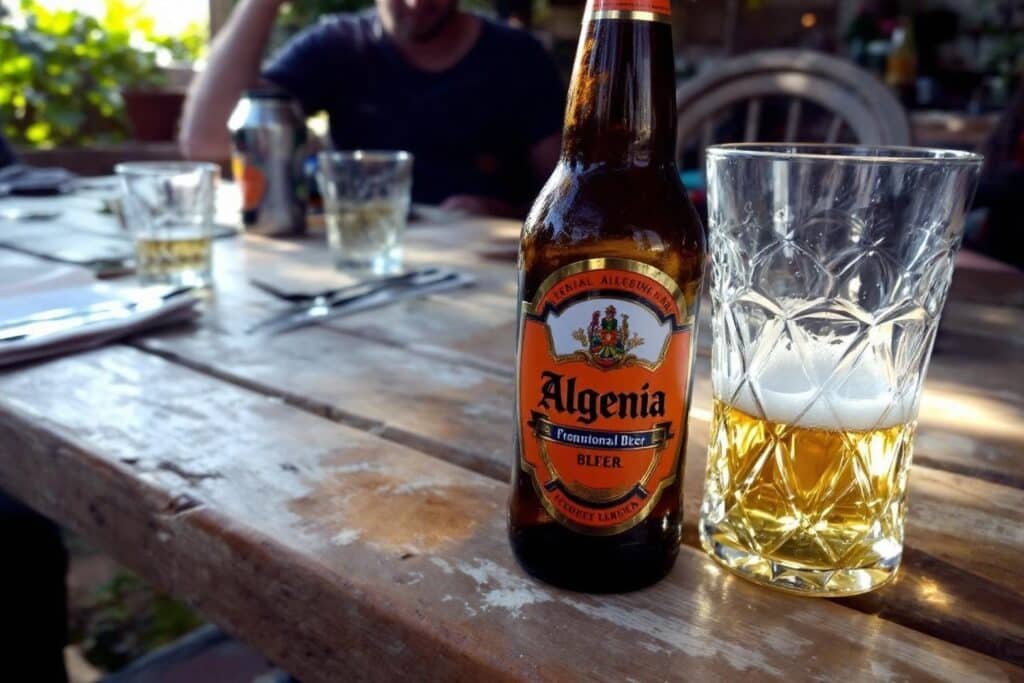 Bière algéroise : histoire, caractéristiques et dégustation